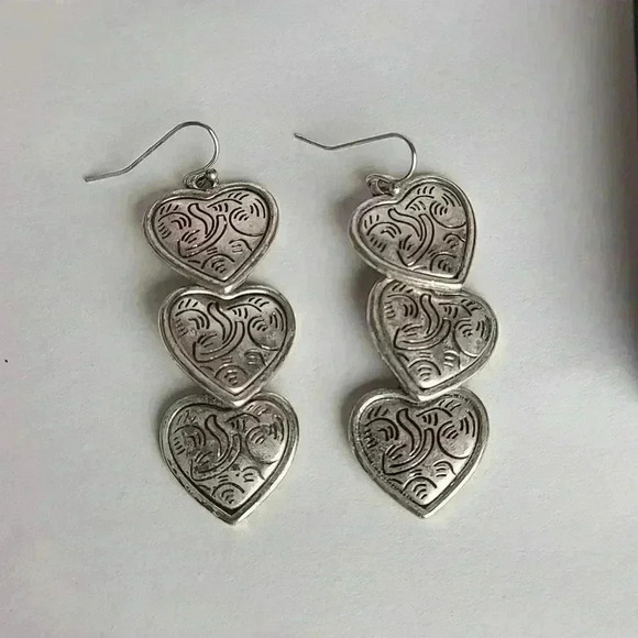 Vintage silver tone triple hearts drop earrings - Picture 4 of 17